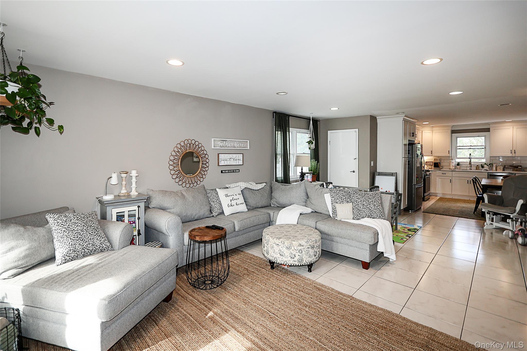 #3 photo, 83 Lexington Avenue, Westbury , NY 11590