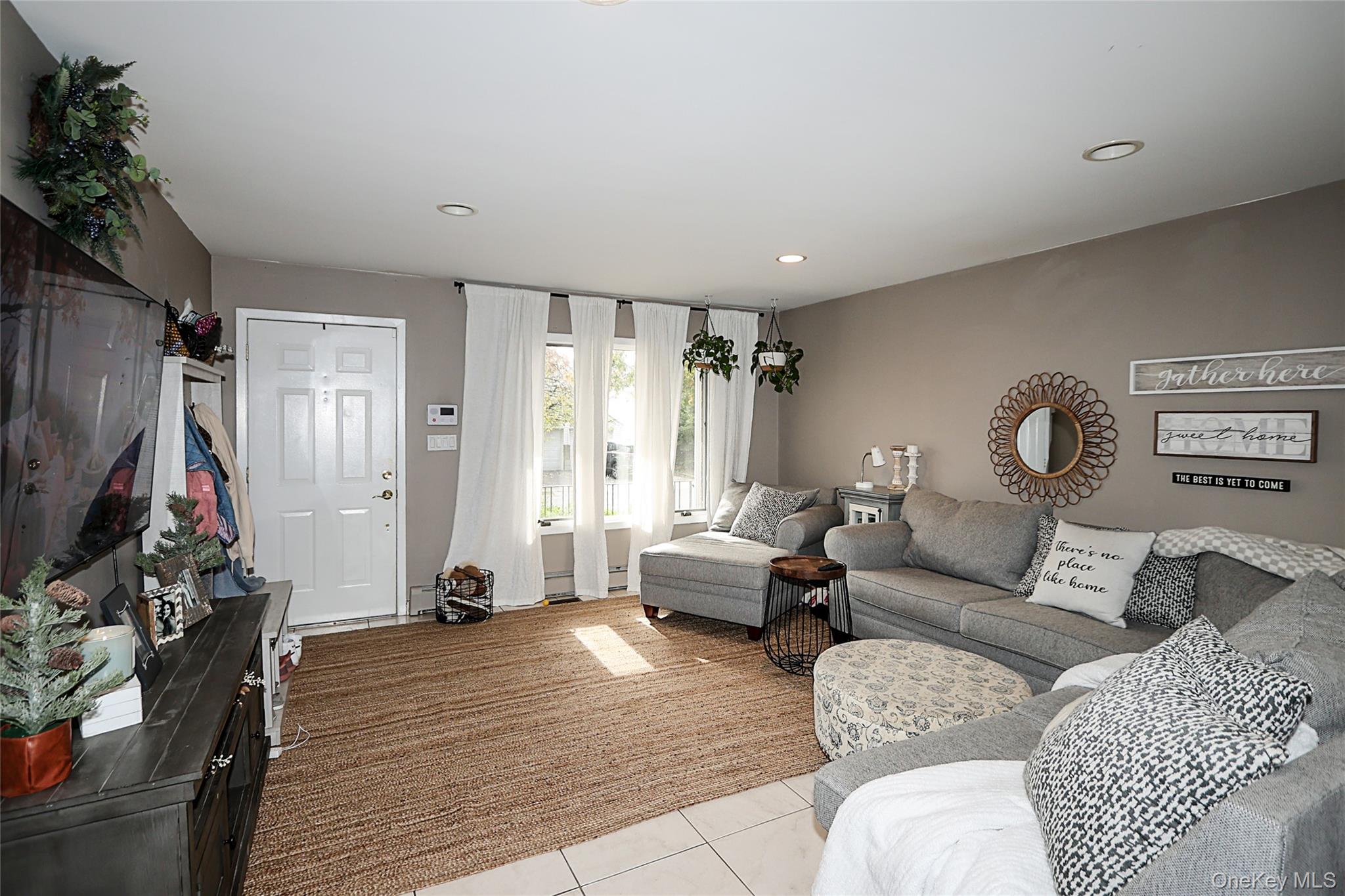 #4 photo, 83 Lexington Avenue, Westbury , NY 11590