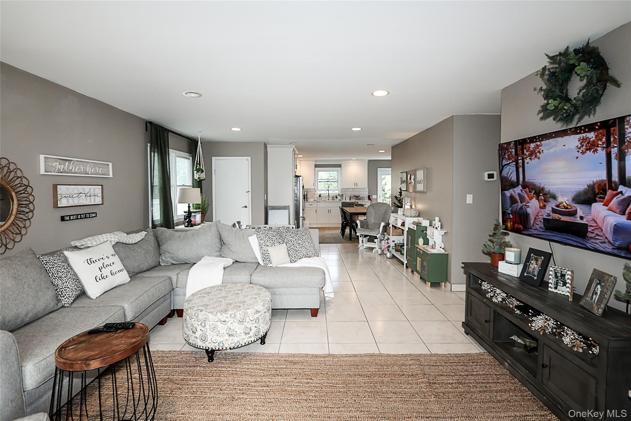 #5 photo, 83 Lexington Avenue, Westbury , NY 11590