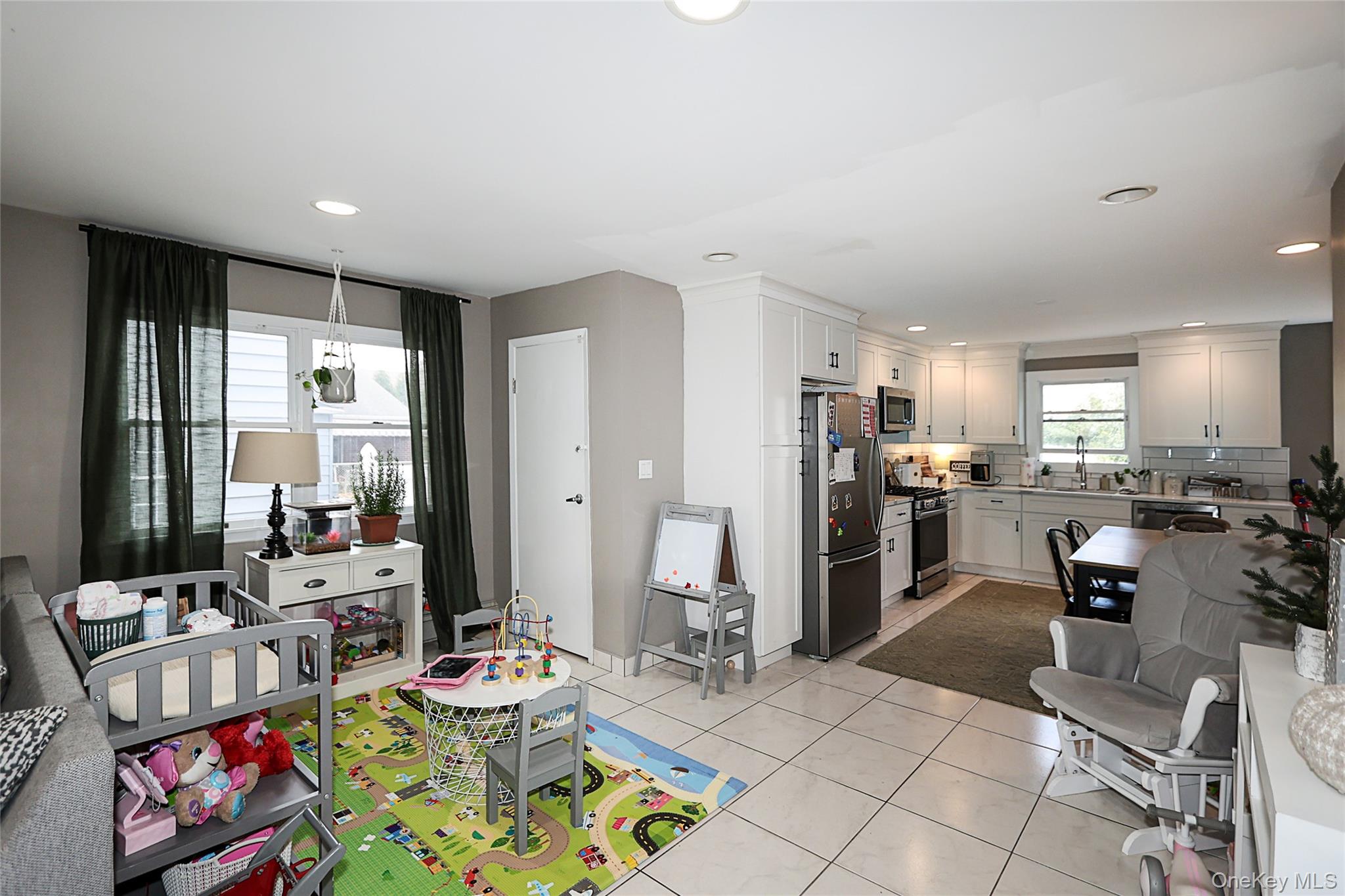 #6 photo, 83 Lexington Avenue, Westbury , NY 11590