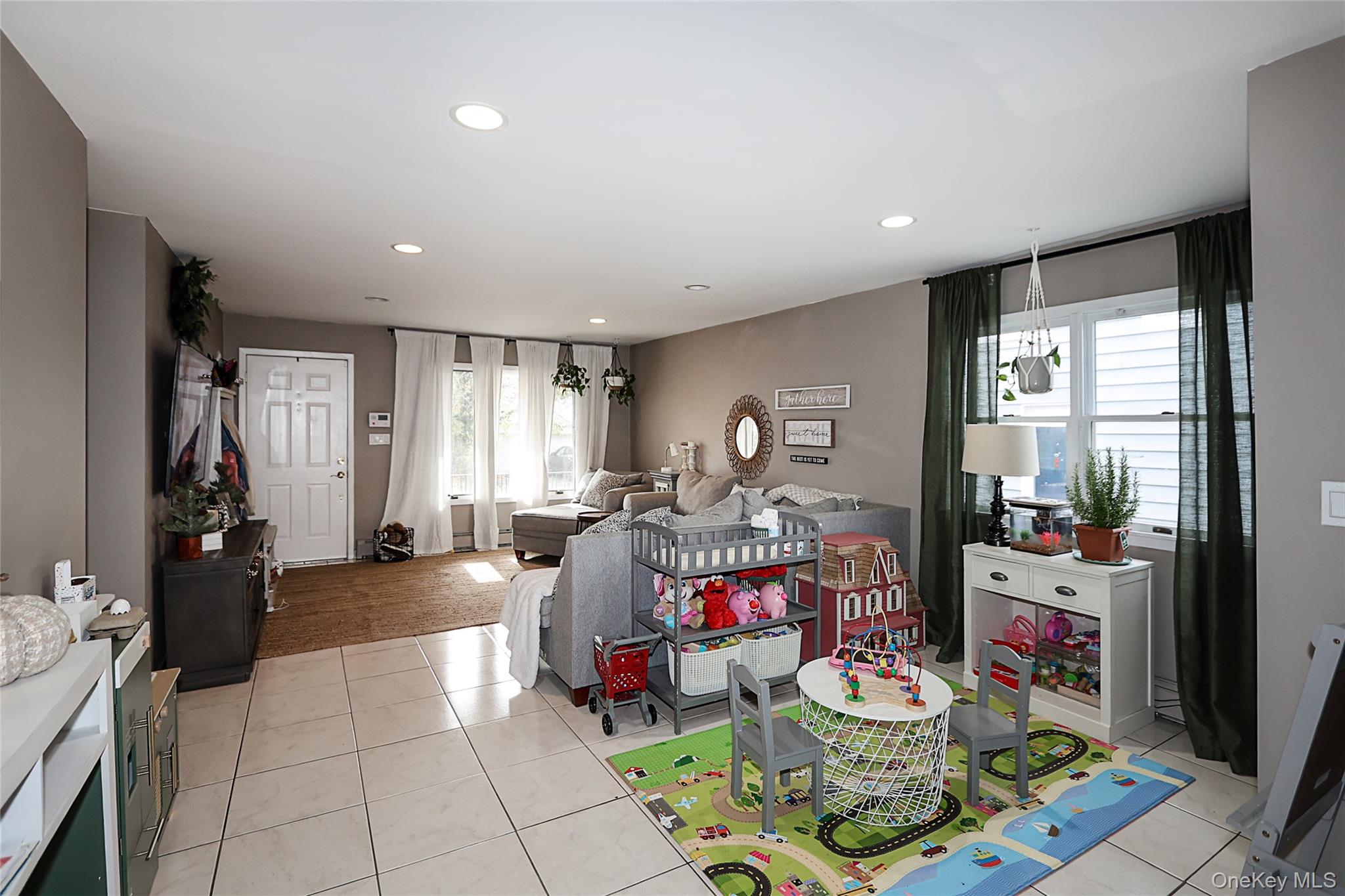 #7 photo, 83 Lexington Avenue, Westbury , NY 11590