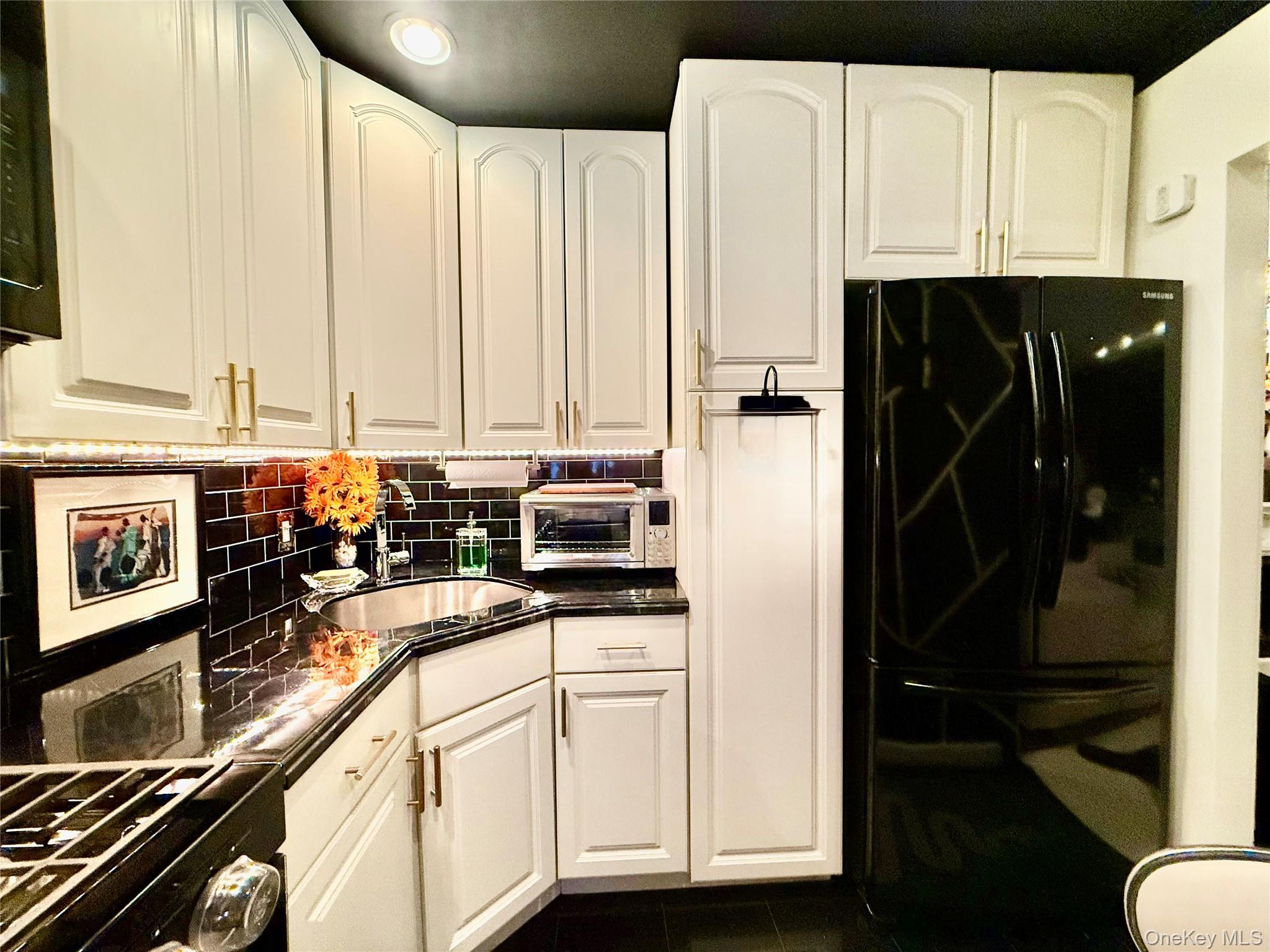 #10 photo, 112-25 34th Avenue, Corona , NY 11368