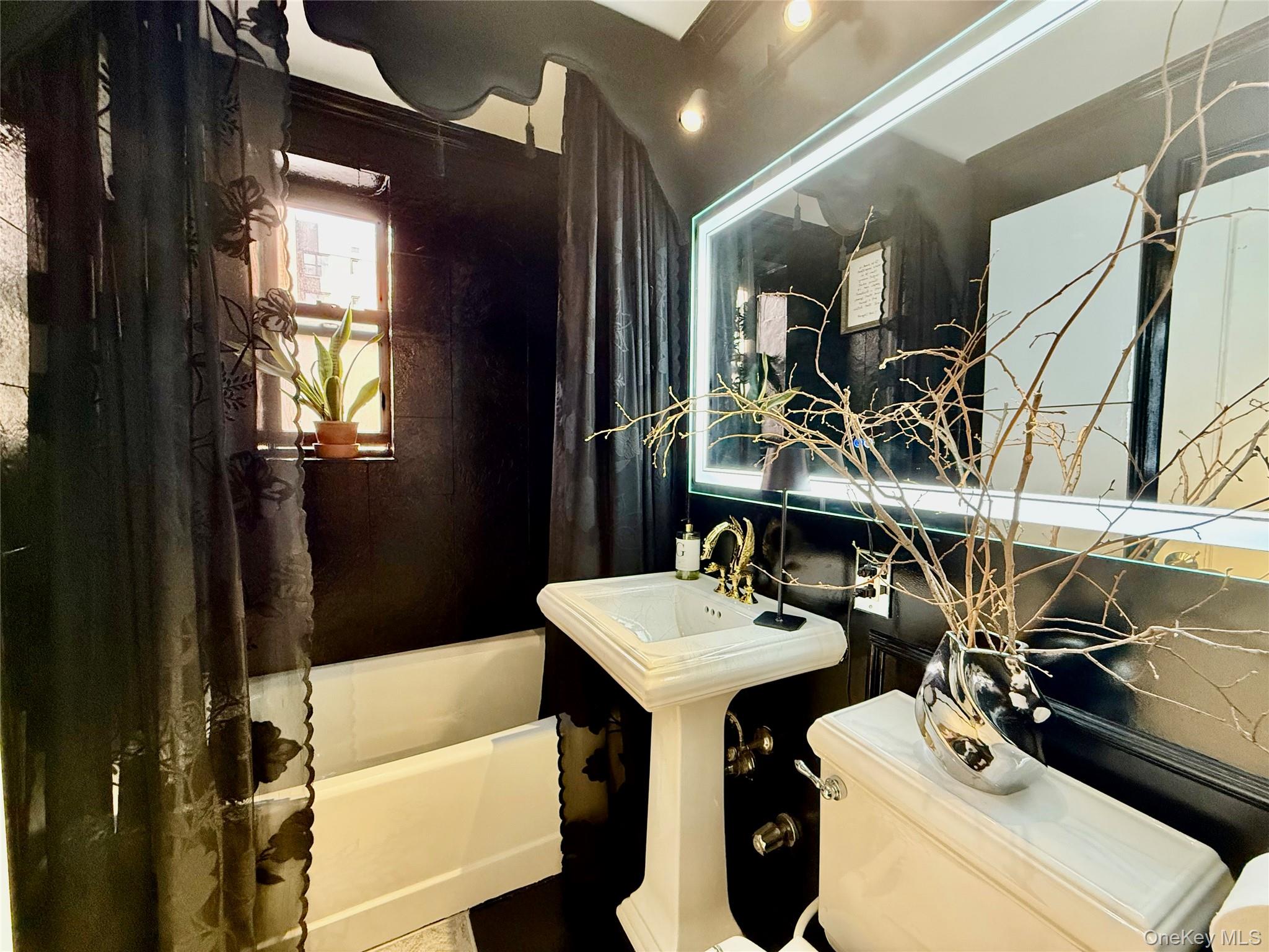 #16 photo, 112-25 34th Avenue, Corona , NY 11368