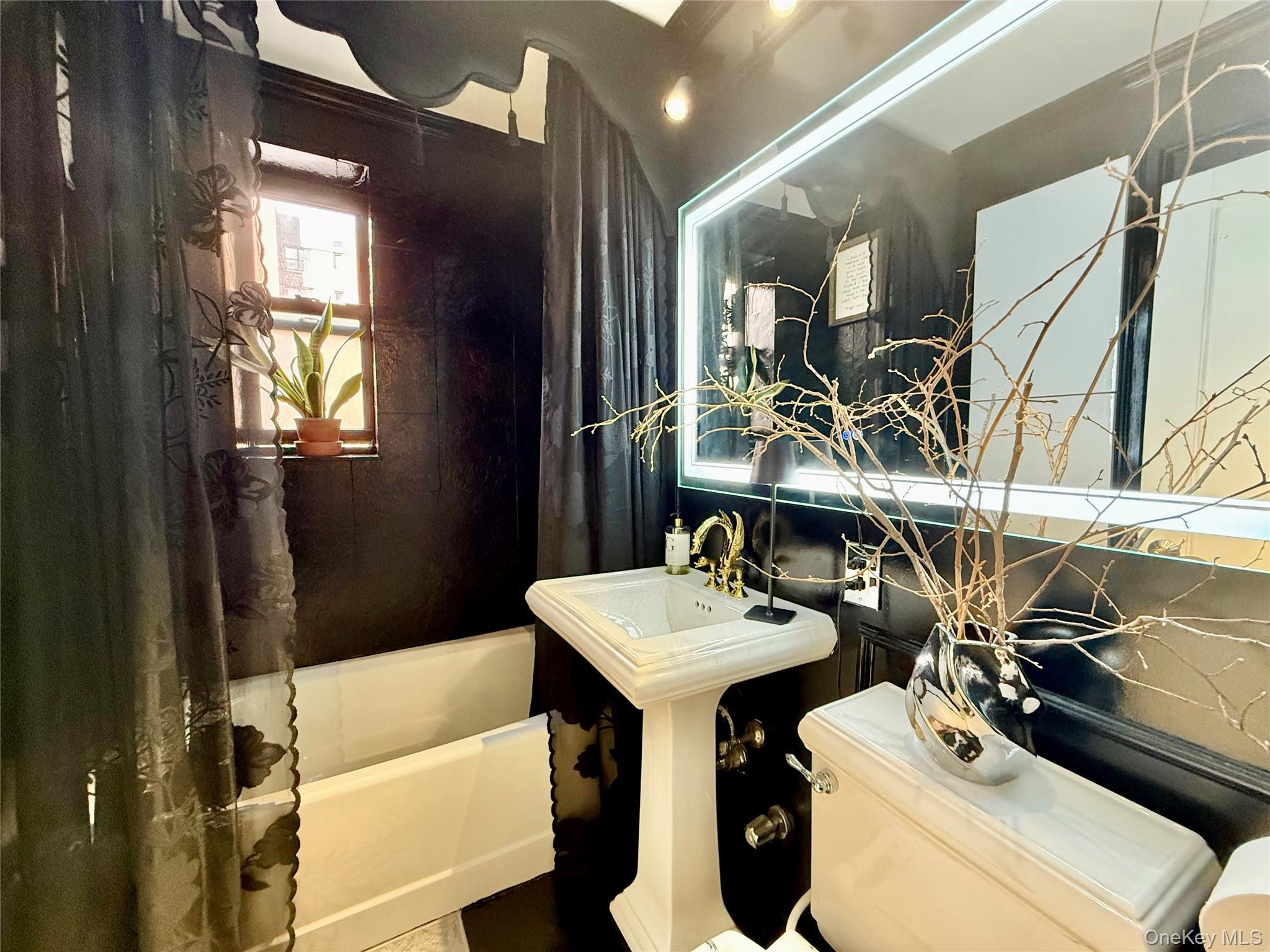 #17 photo, 112-25 34th Avenue, Corona , NY 11368