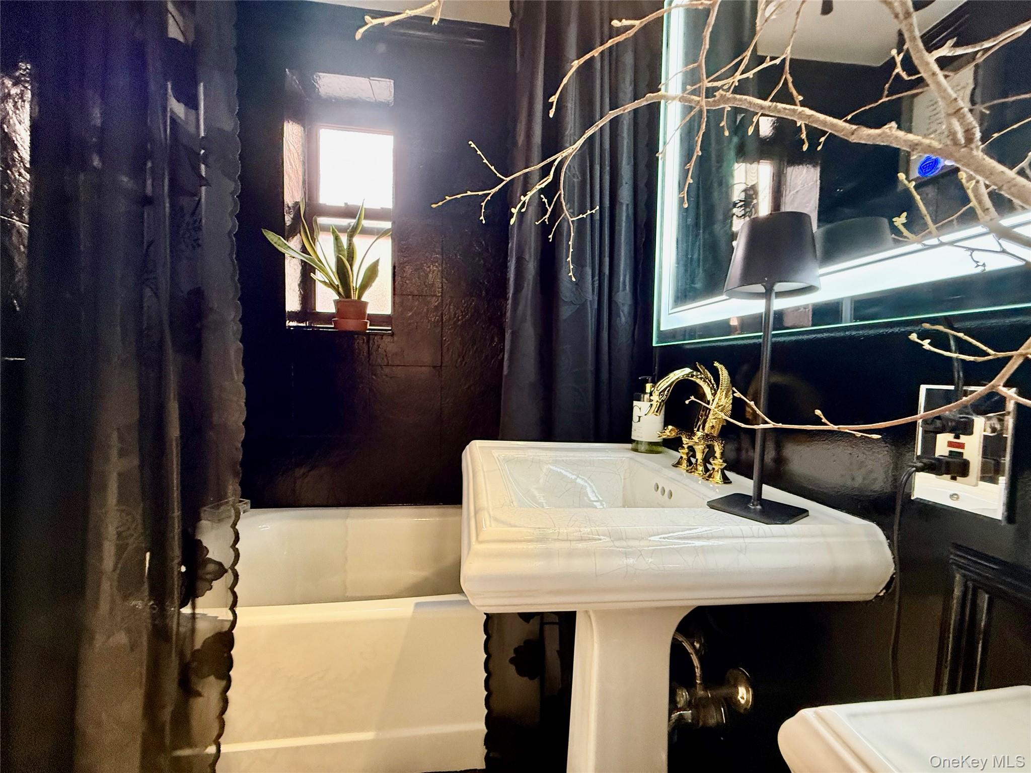 #5 photo, 112-25 34th Avenue, Corona , NY 11368