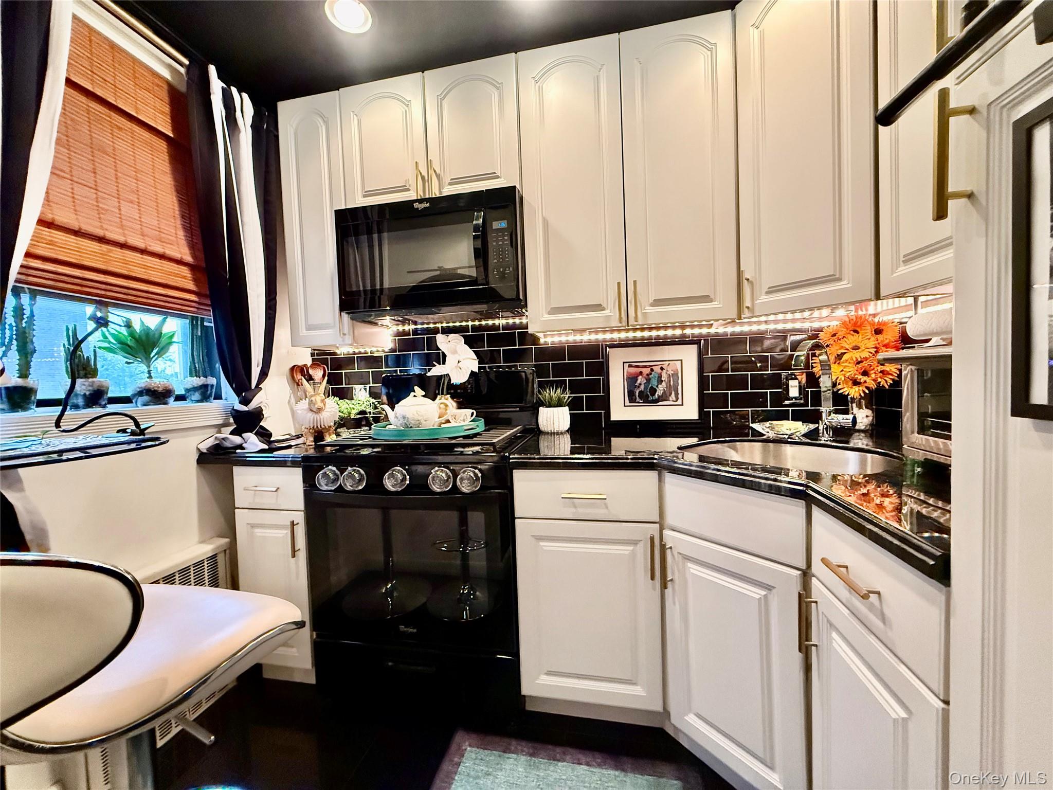 #8 photo, 112-25 34th Avenue, Corona , NY 11368