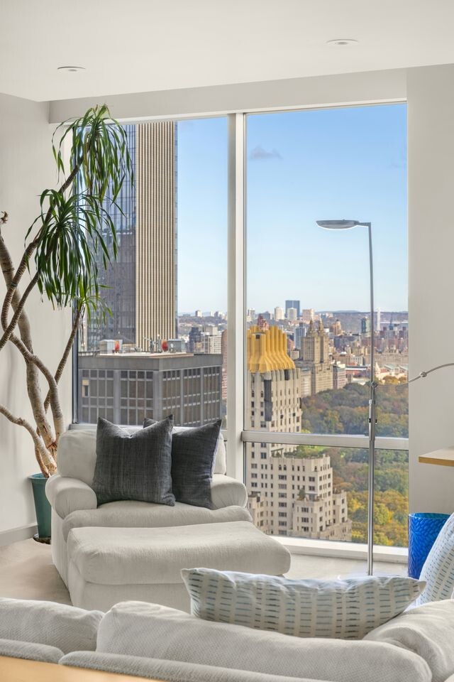 #8 photo, 15 W 53RD Street, Midtown , NY 10019