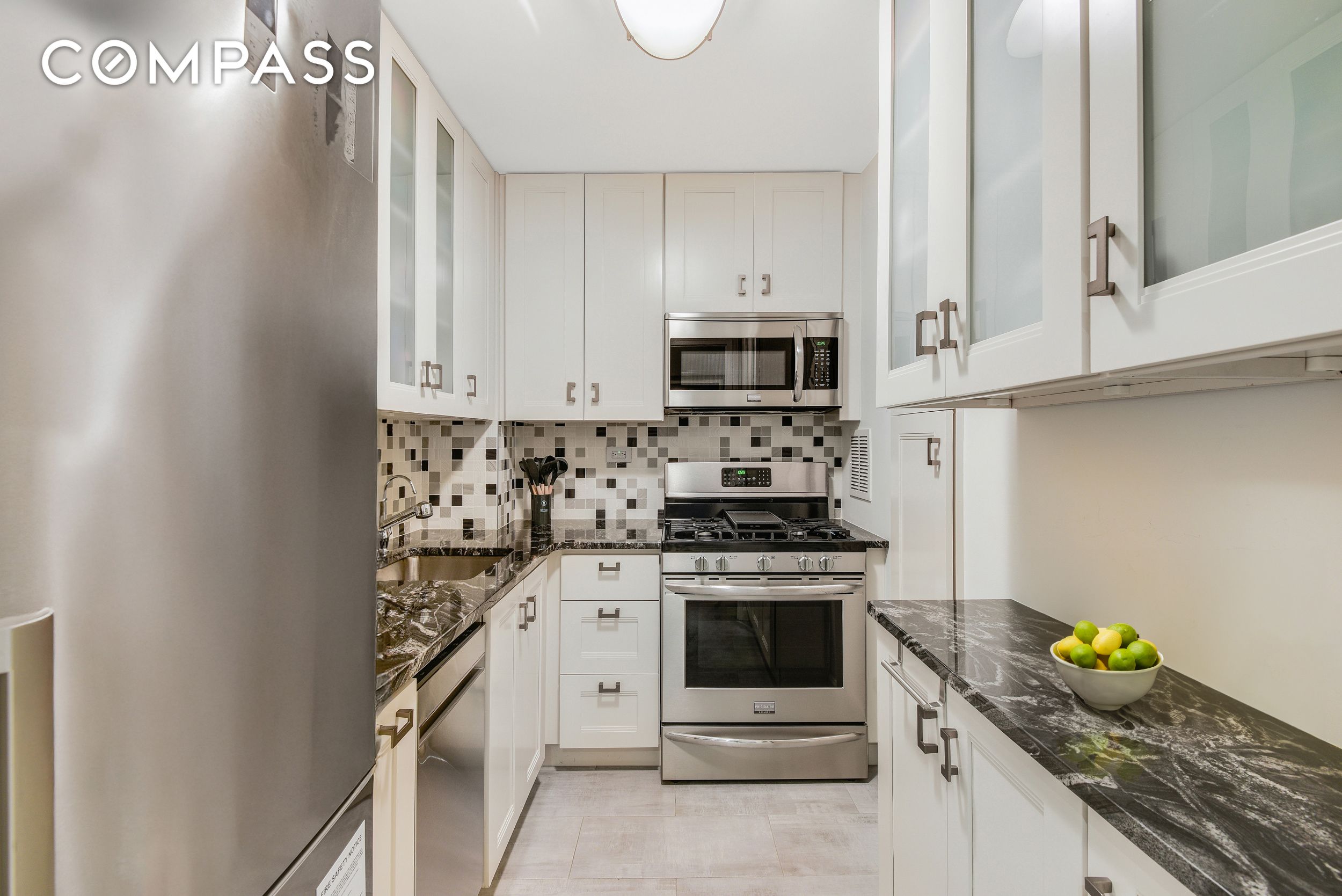 #6 photo, 16 W 16th Street, Flatiron , NY 10011