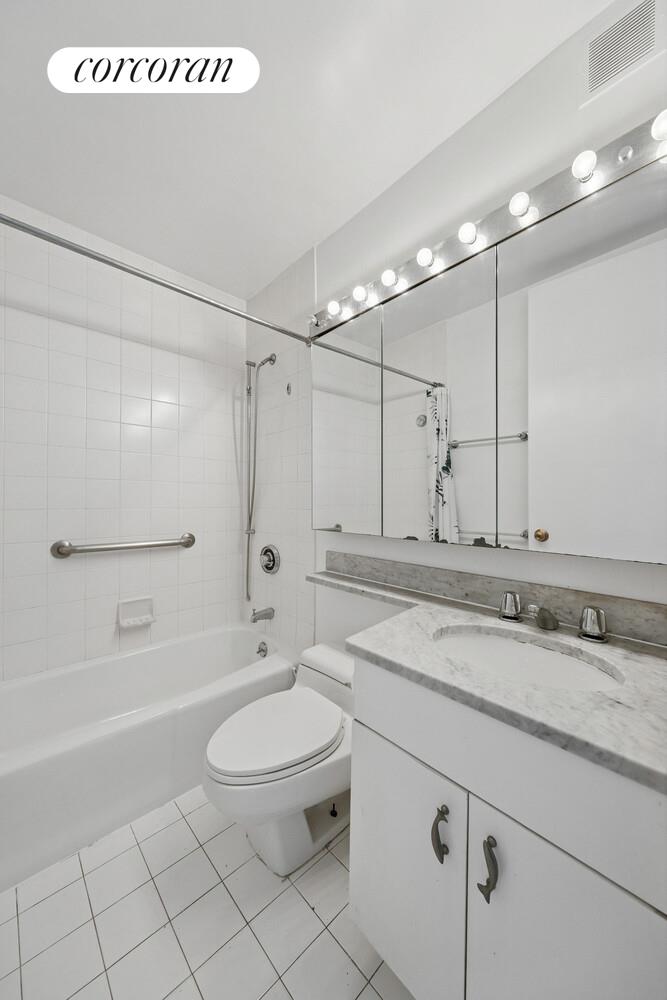 #11 photo, 350 W 50TH Street, Hells Kitchen , NY 10019