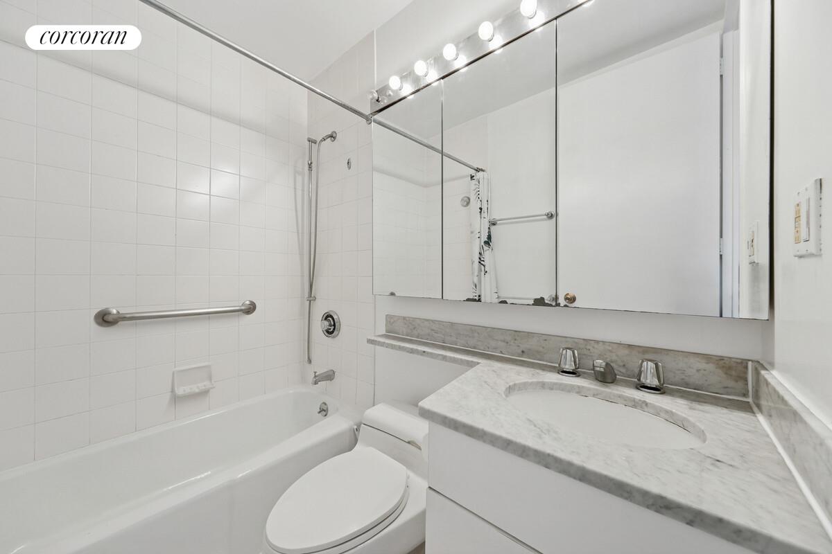 #12 photo, 350 W 50TH Street, Hells Kitchen , NY 10019