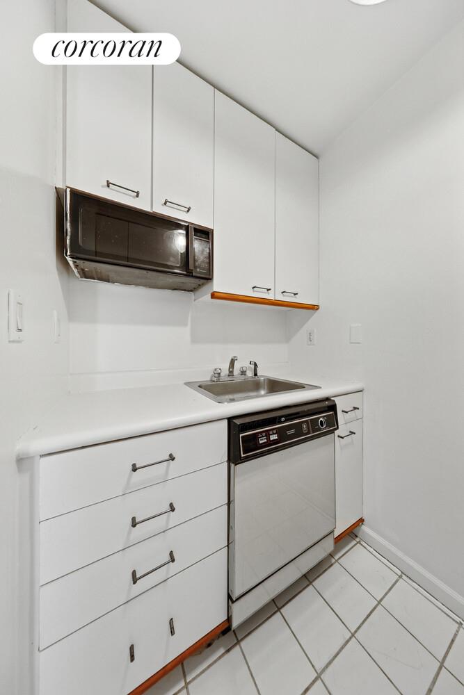 #9 photo, 350 W 50TH Street, Hells Kitchen , NY 10019