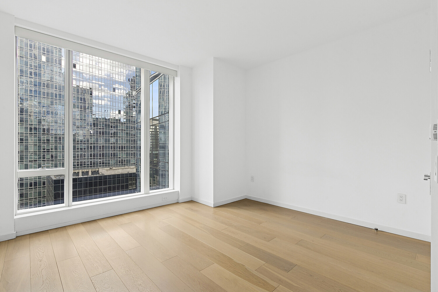 #4 photo, 1 W END Avenue, Lincoln Square , NY 10023