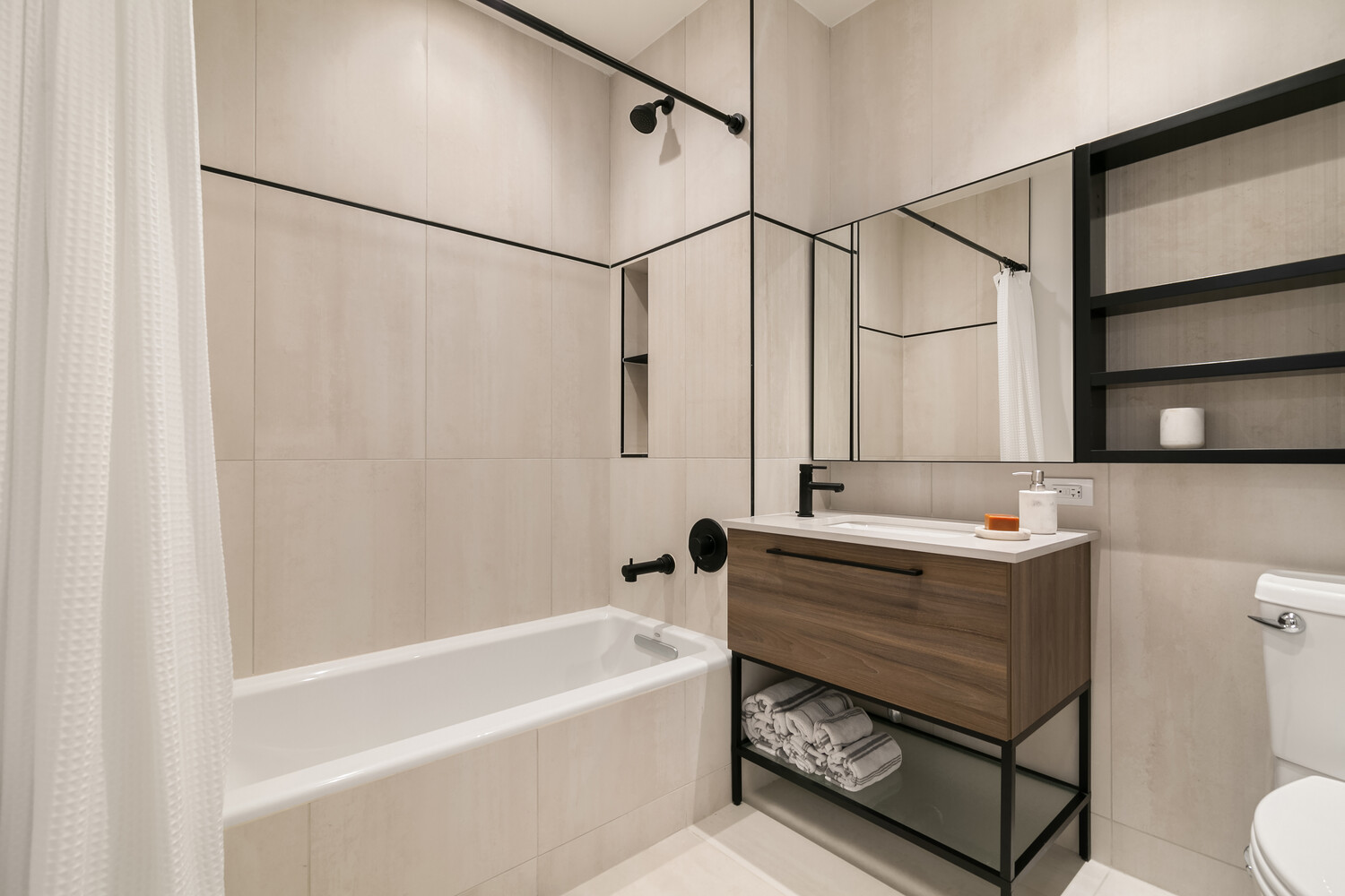 #5 photo, 860 LORIMER Street, Greenpoint , NY 11222