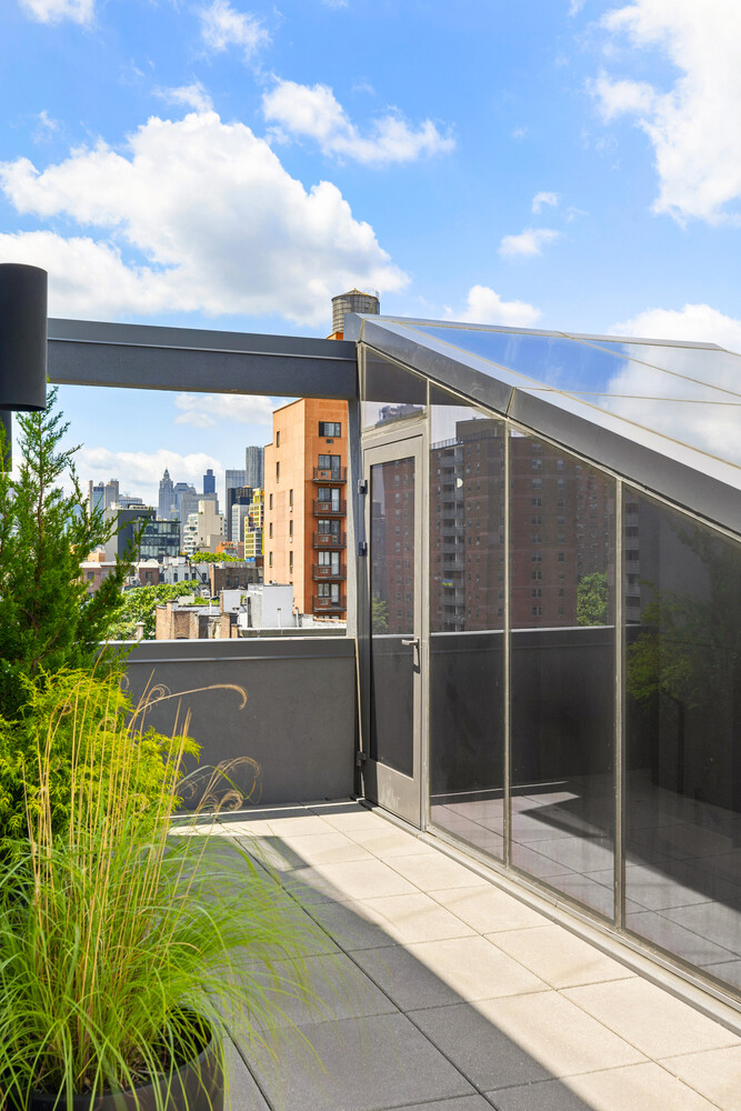 #18 photo, 75 1ST Avenue, East Village , NY 10003