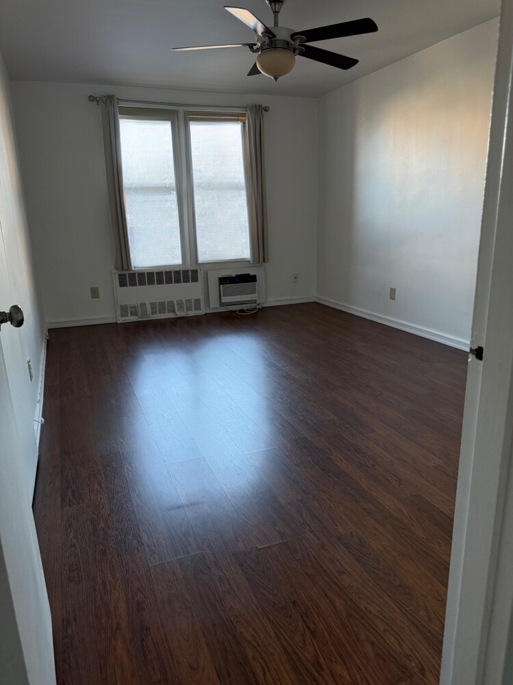 #4 photo, Elmhurst, Elmhurst , NY 11373