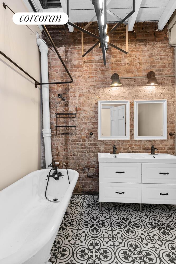 #6 photo, 621 MACON Street, Stuyvesant Heights , NY 11233