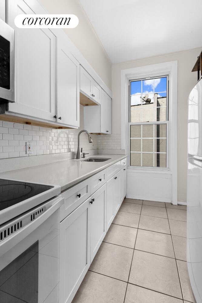 #7 photo, 621 MACON Street, Stuyvesant Heights , NY 11233