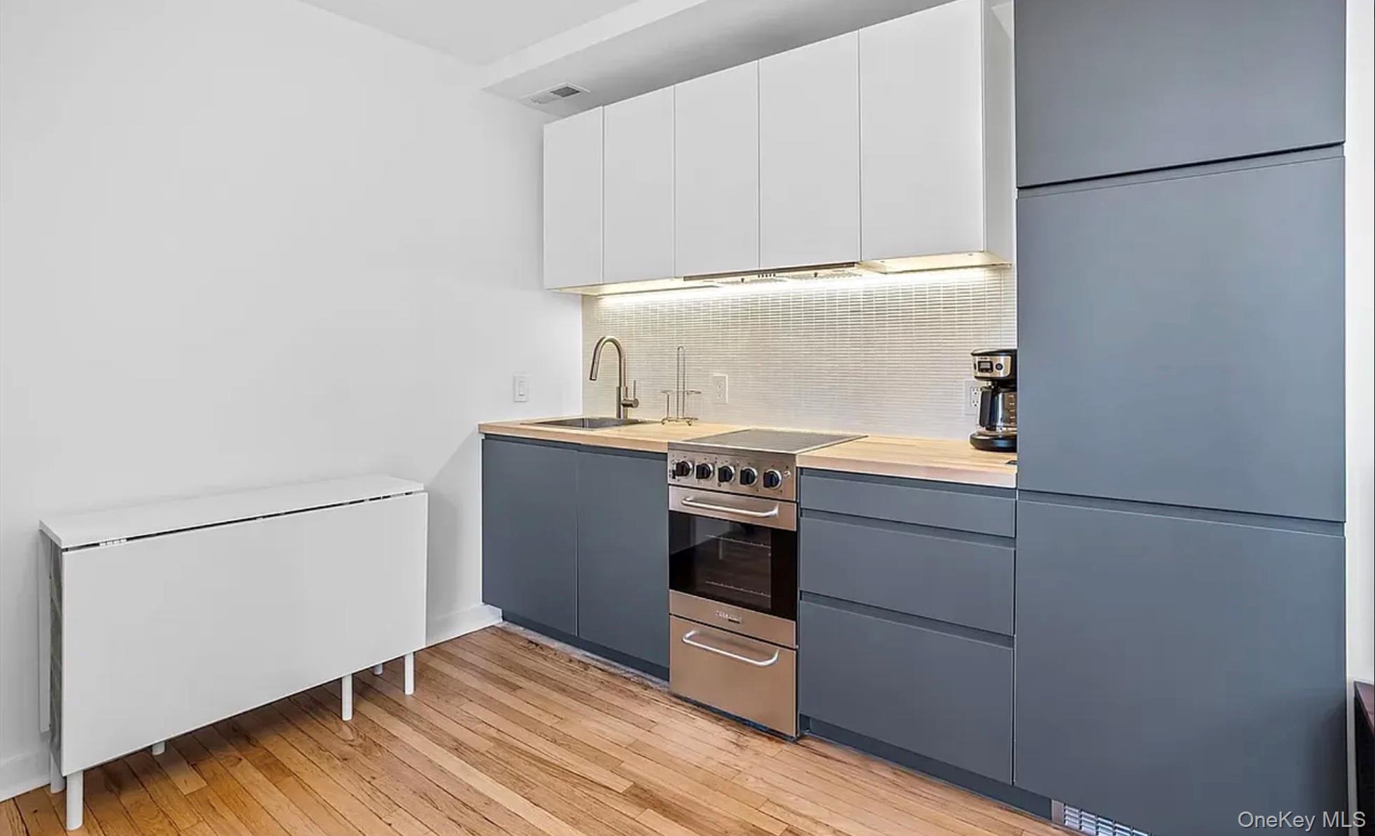 #11 photo, 304 E 41st Street, New York (Manhattan) , NY 10017