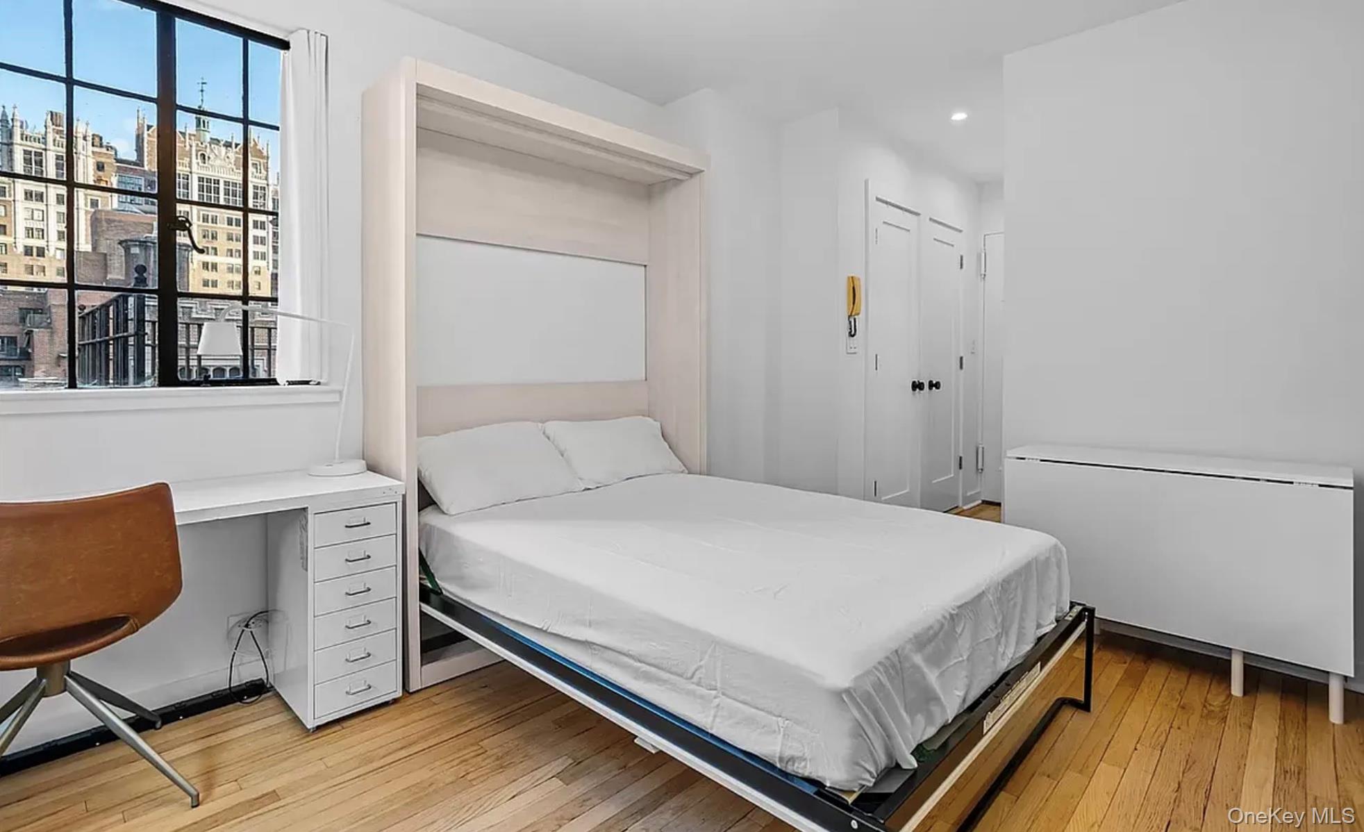 #14 photo, 304 E 41st Street, New York (Manhattan) , NY 10017