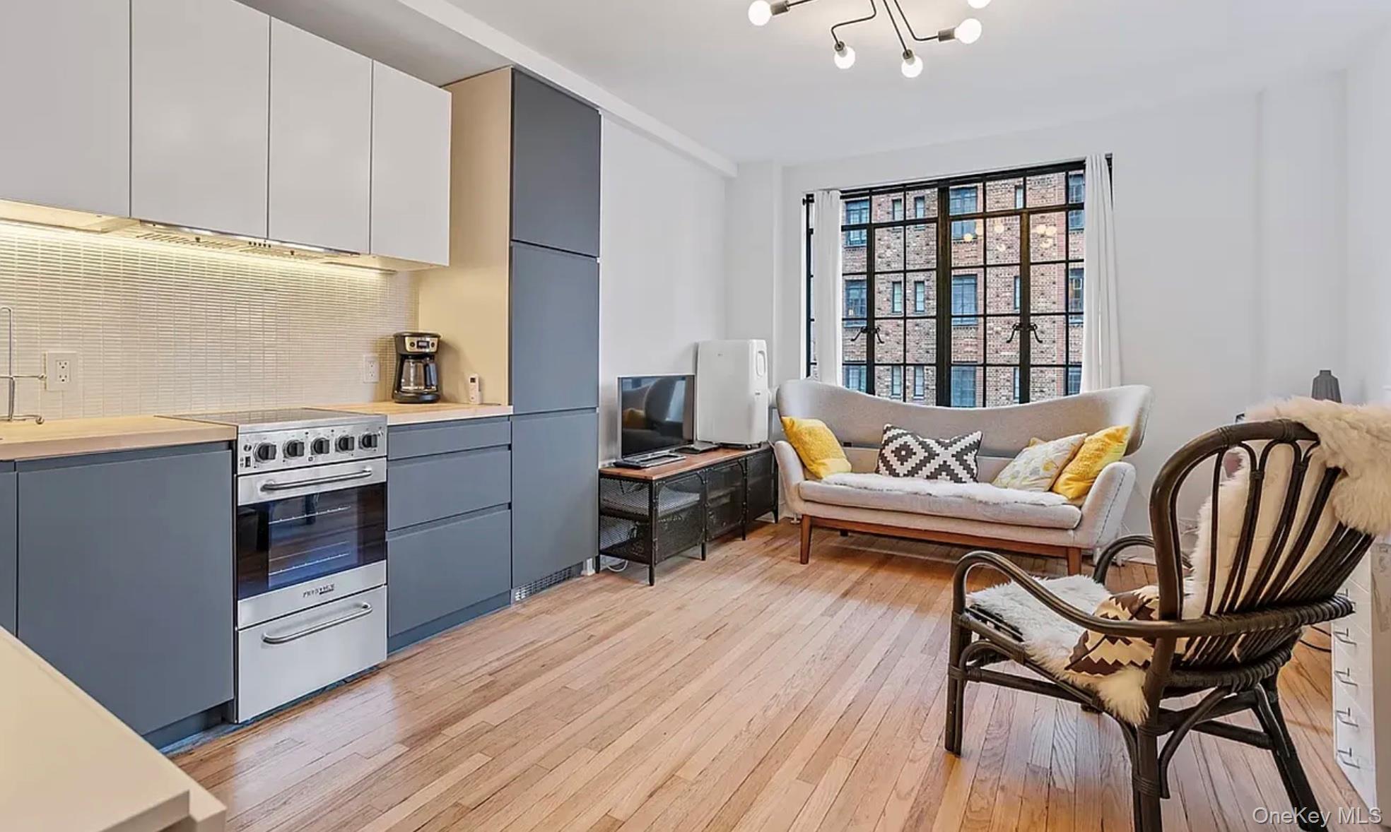 #2 photo, 304 E 41st Street, New York (Manhattan) , NY 10017