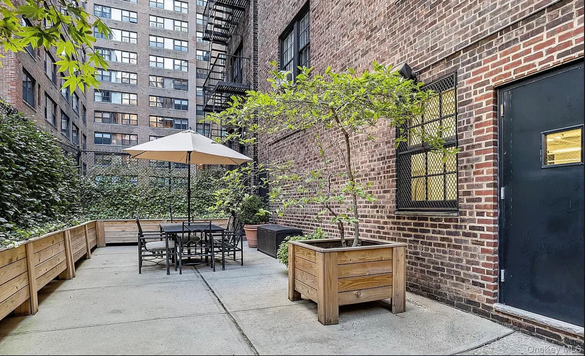 #6 photo, 304 E 41st Street, New York (Manhattan) , NY 10017