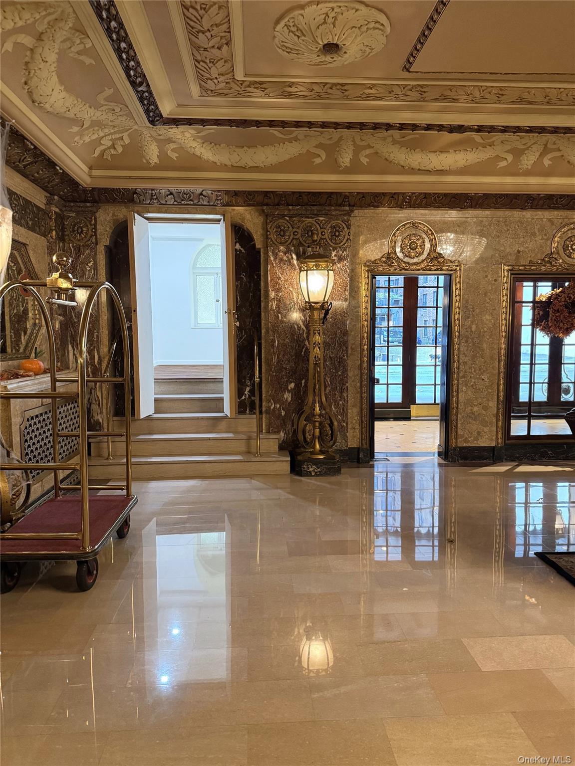 #4 photo, West 73rd Street 23, New York (Manhattan) , NY 10023