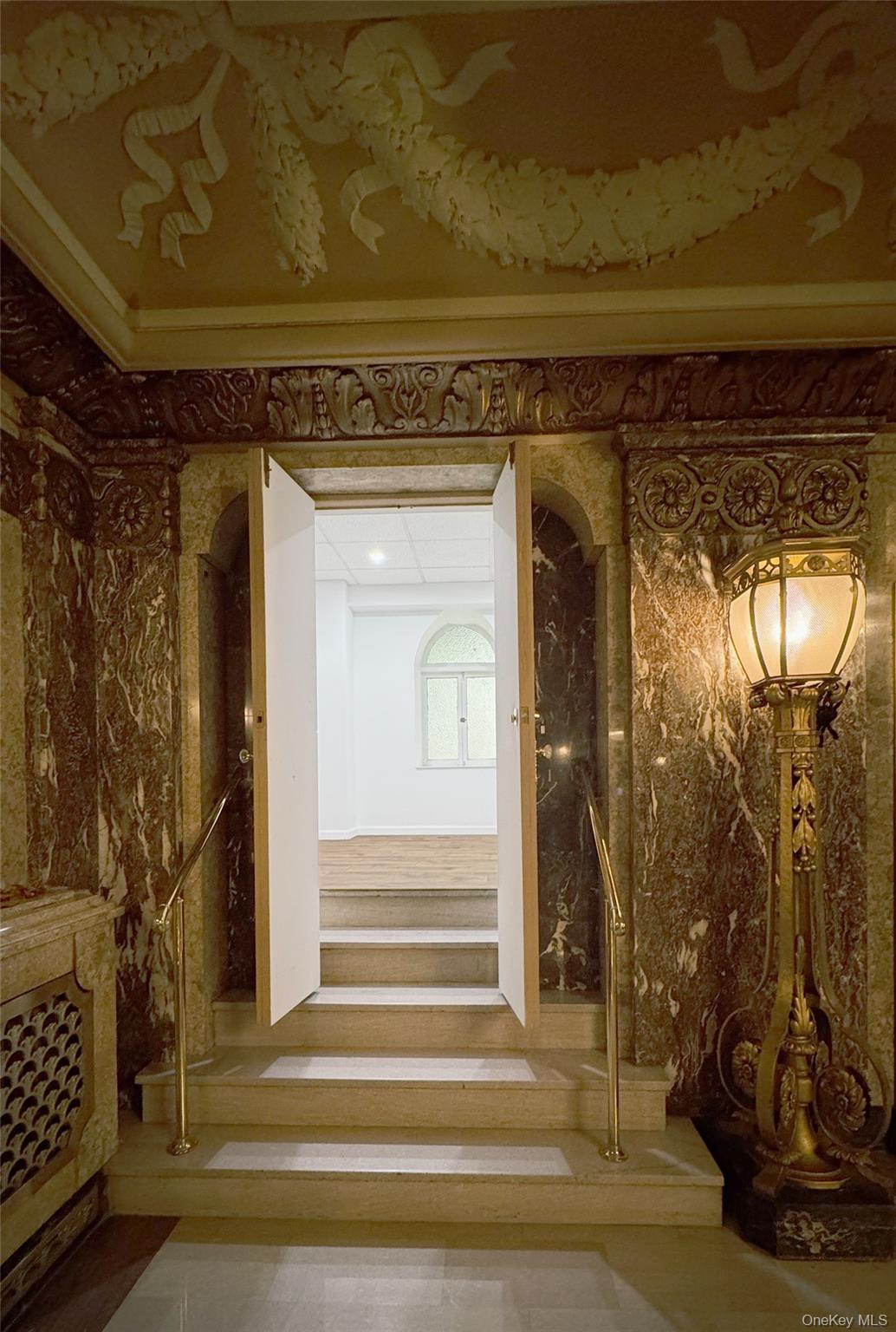 #5 photo, West 73rd Street 23, New York (Manhattan) , NY 10023