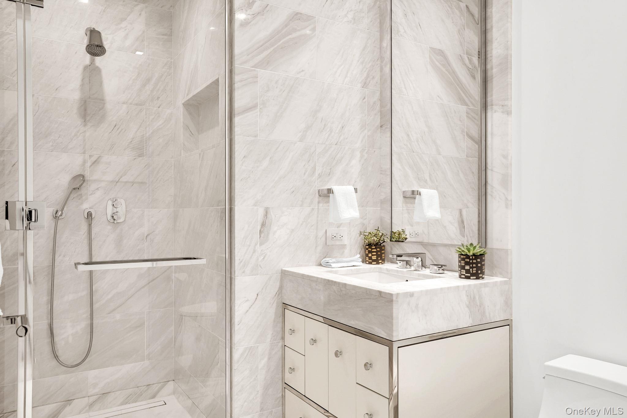 #16 photo, 138 E 50th Street, New York (Manhattan) , NY 10022