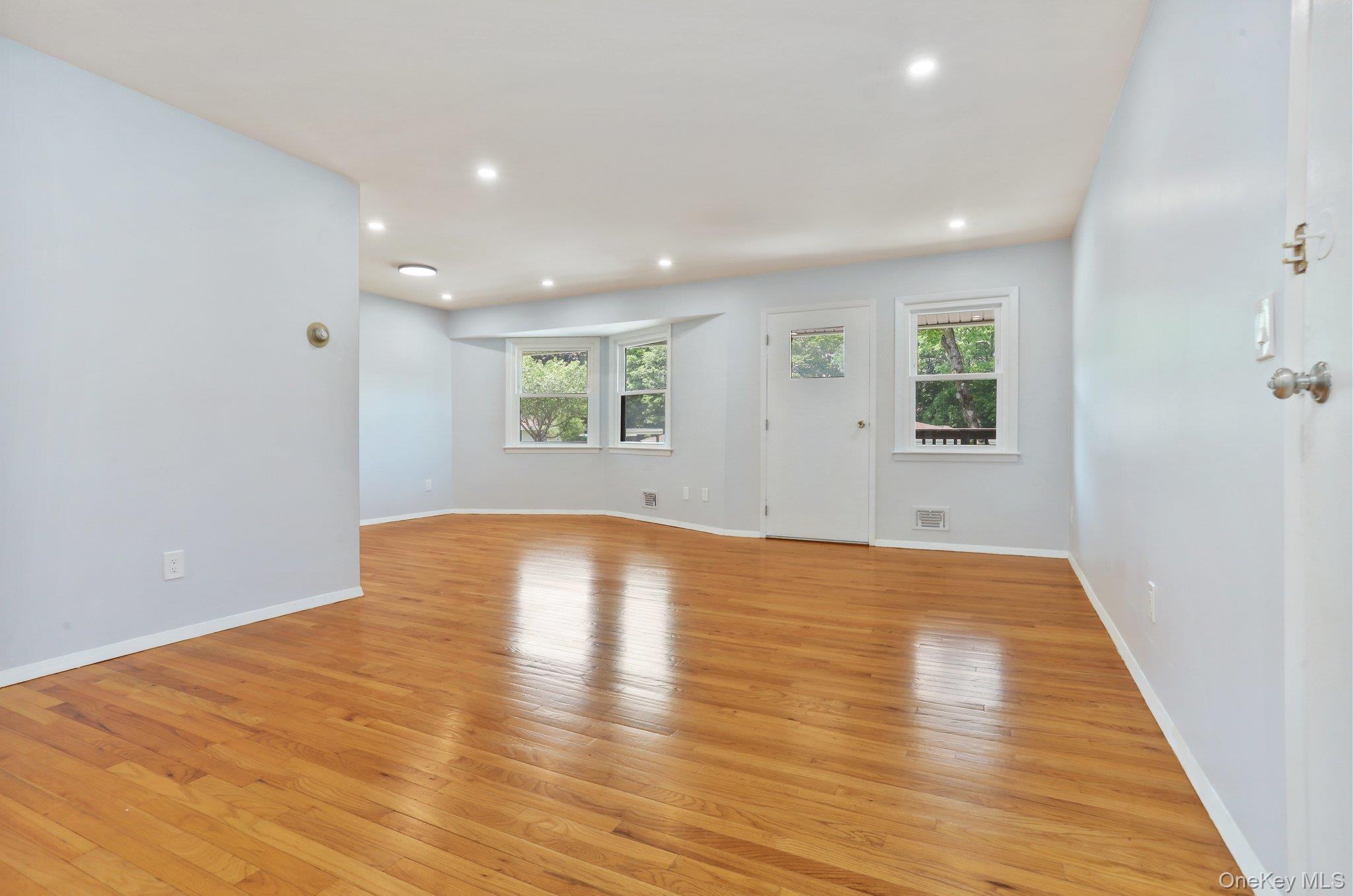 #3 photo, 34 Warwick Place, Yorktown Heights , NY 10598