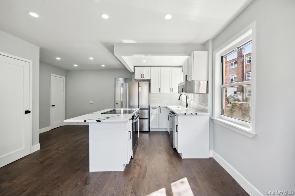 #10 photo, 224 W 252nd Street, Bronx , NY 10471