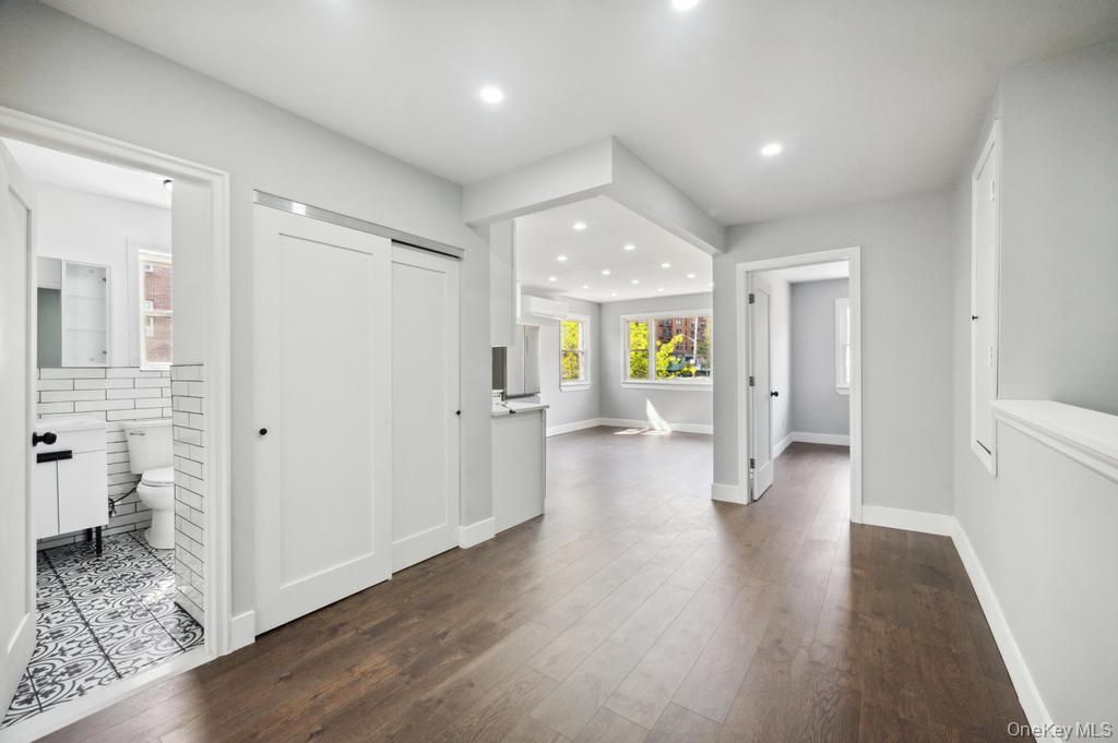 #16 photo, 224 W 252nd Street, Bronx , NY 10471