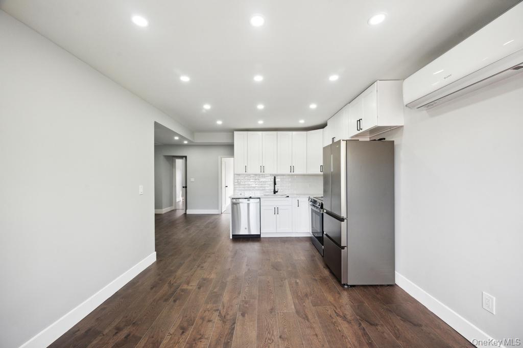 #17 photo, 224 W 252nd Street, Bronx , NY 10471