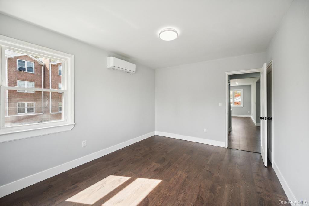 #19 photo, 224 W 252nd Street, Bronx , NY 10471