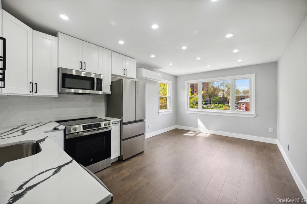 #2 photo, 224 W 252nd Street, Bronx , NY 10471