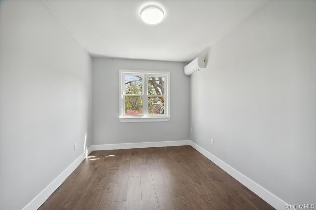 #20 photo, 224 W 252nd Street, Bronx , NY 10471