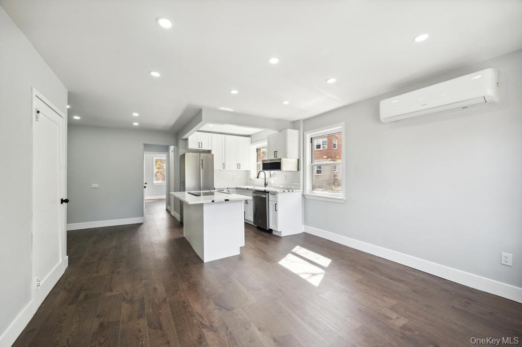 #9 photo, 224 W 252nd Street, Bronx , NY 10471