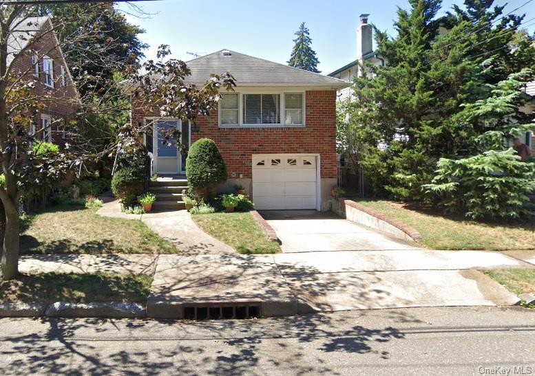 #2 photo, 132 A Hawthorne Avenue, Floral Park , NY 11001