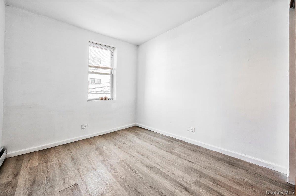 #19 photo, 49-04 69th Street, كوينز Woodside , NY 11377