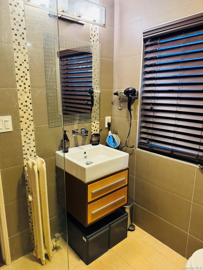 #8 photo, 91-14 182nd Street, Hollis , NY 11423