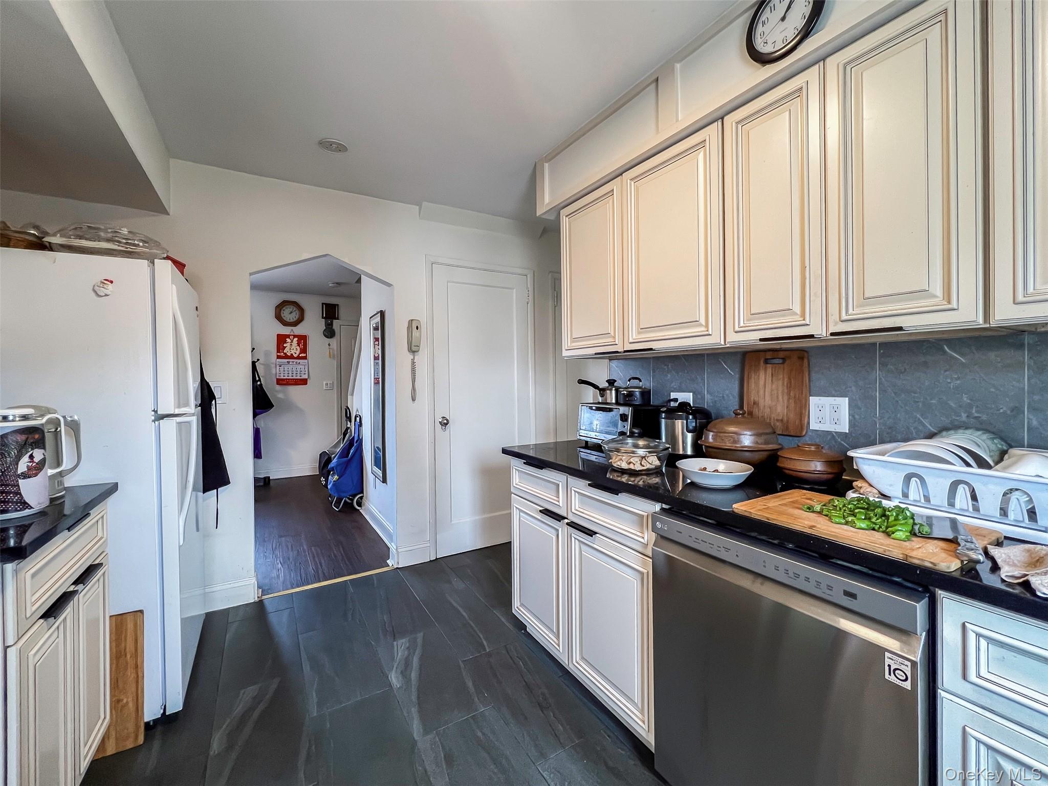 #10 photo, 70 Bruce Avenue, Hicksville , NY 11801