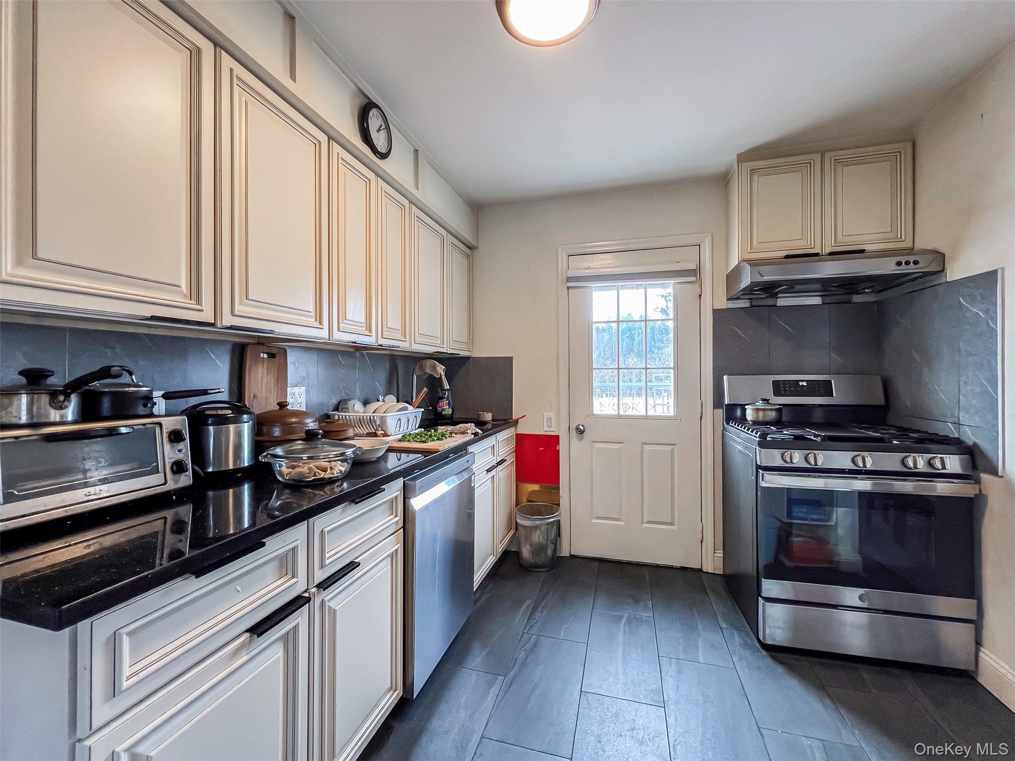 #9 photo, 70 Bruce Avenue, Hicksville , NY 11801