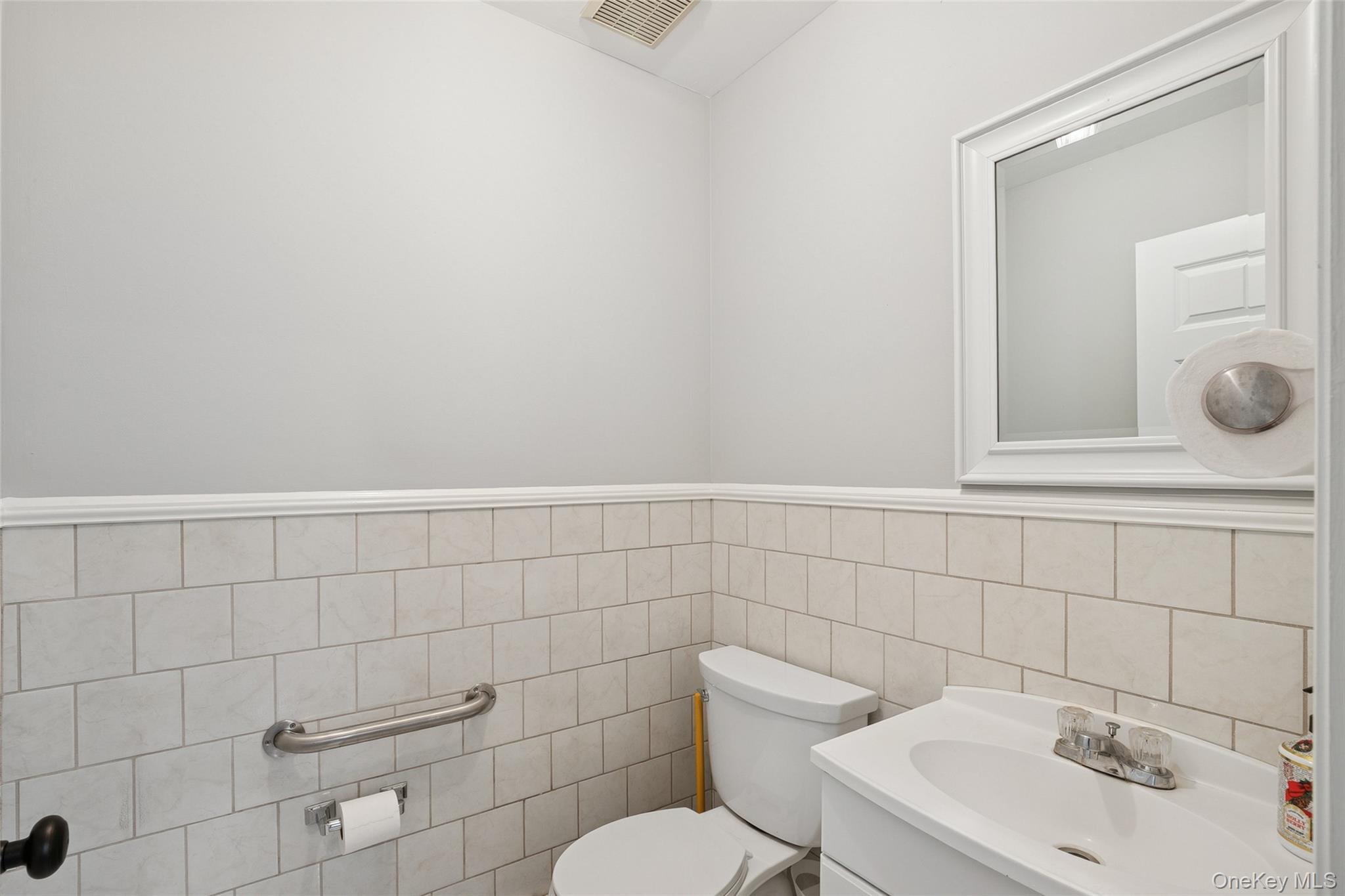 #20 photo, 12 Manor Road, Smithtown , NY 11787