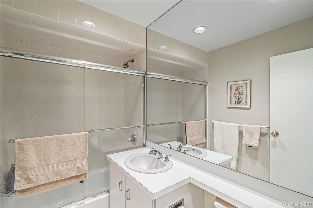 #18 photo, 17-09 215, Bayside , NY 11360