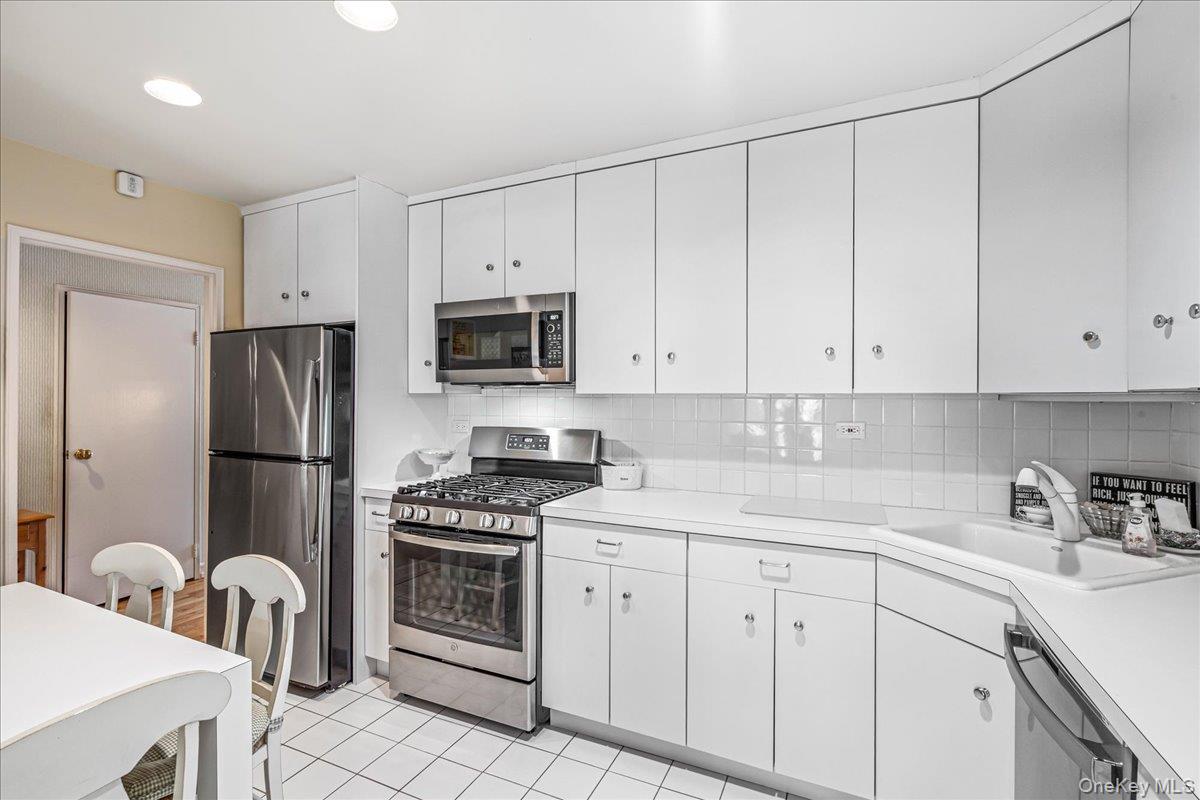 #7 photo, 17-09 215, Bayside , NY 11360