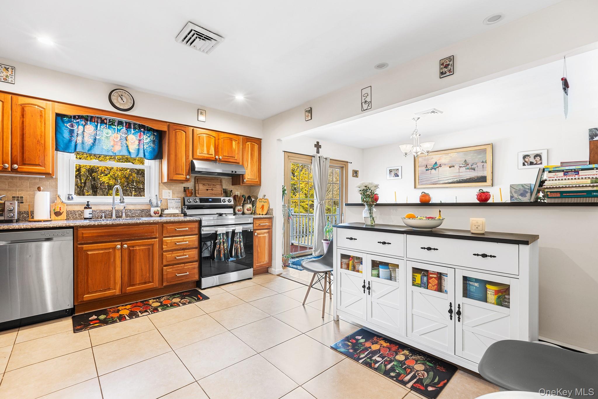 #8 photo, 17 Tamarack Hill Drive, Poughkeepsie , NY 12603