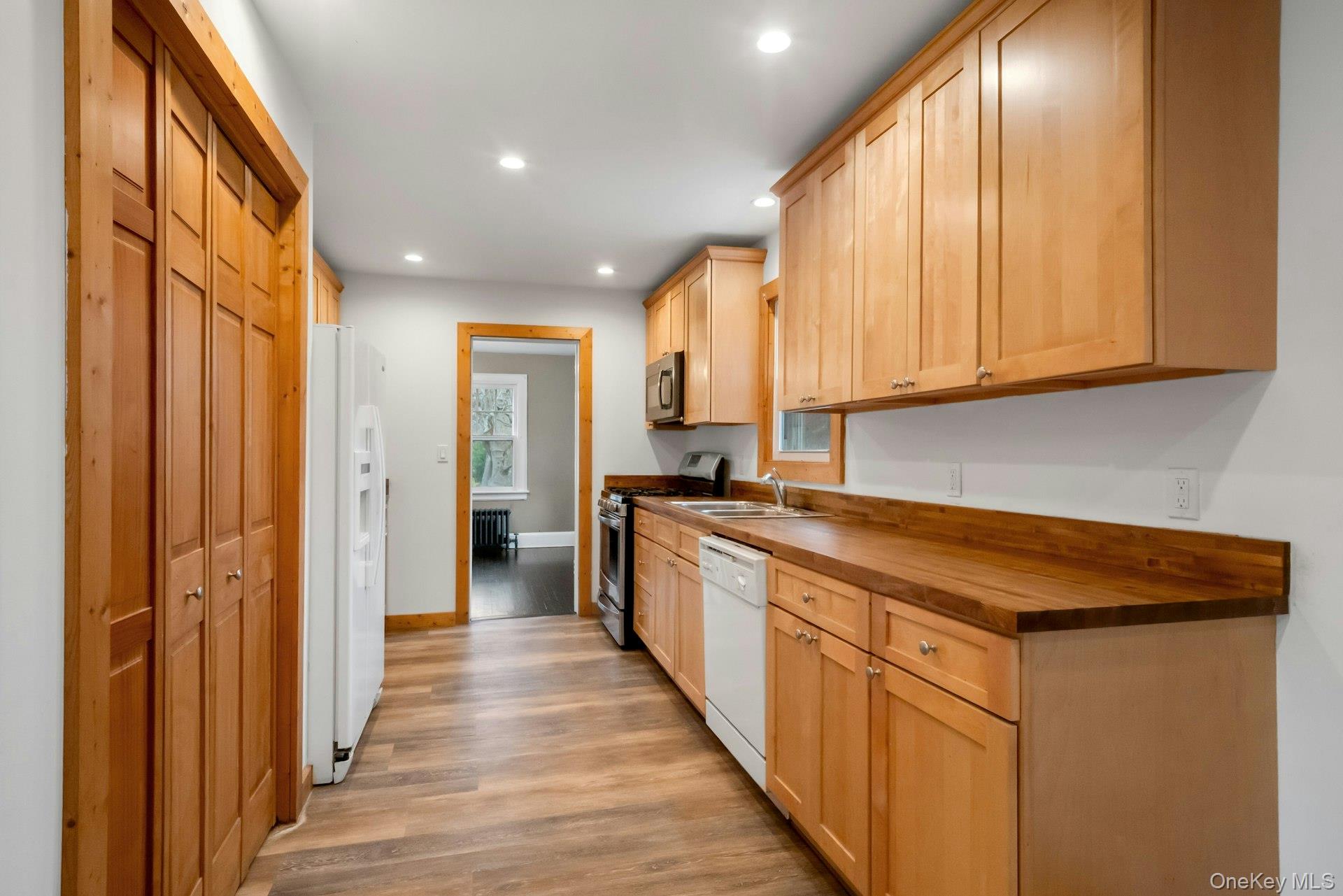 #15 photo, 8 Maryland Avenue, Armonk , NY 10504