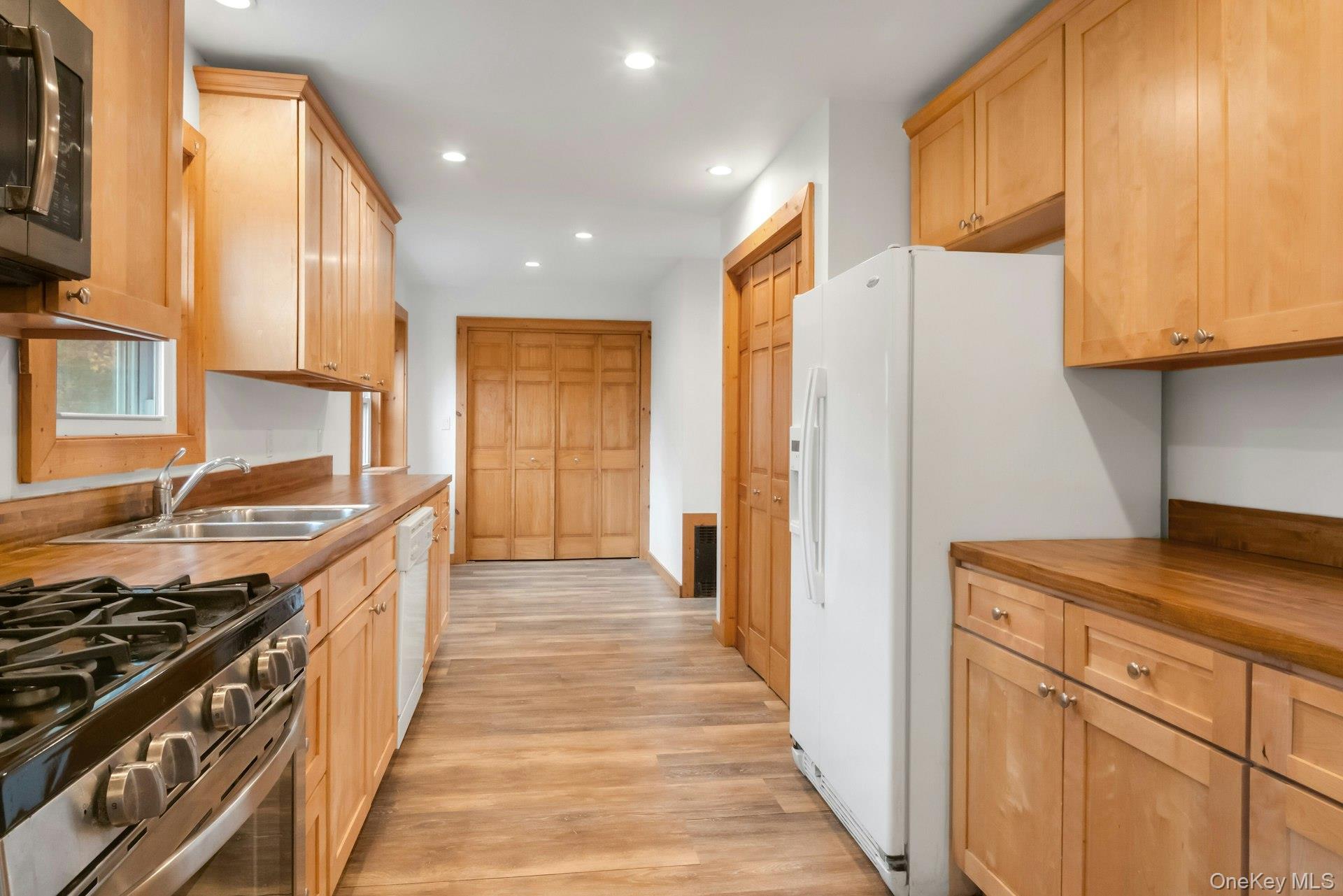 #20 photo, 8 Maryland Avenue, Armonk , NY 10504