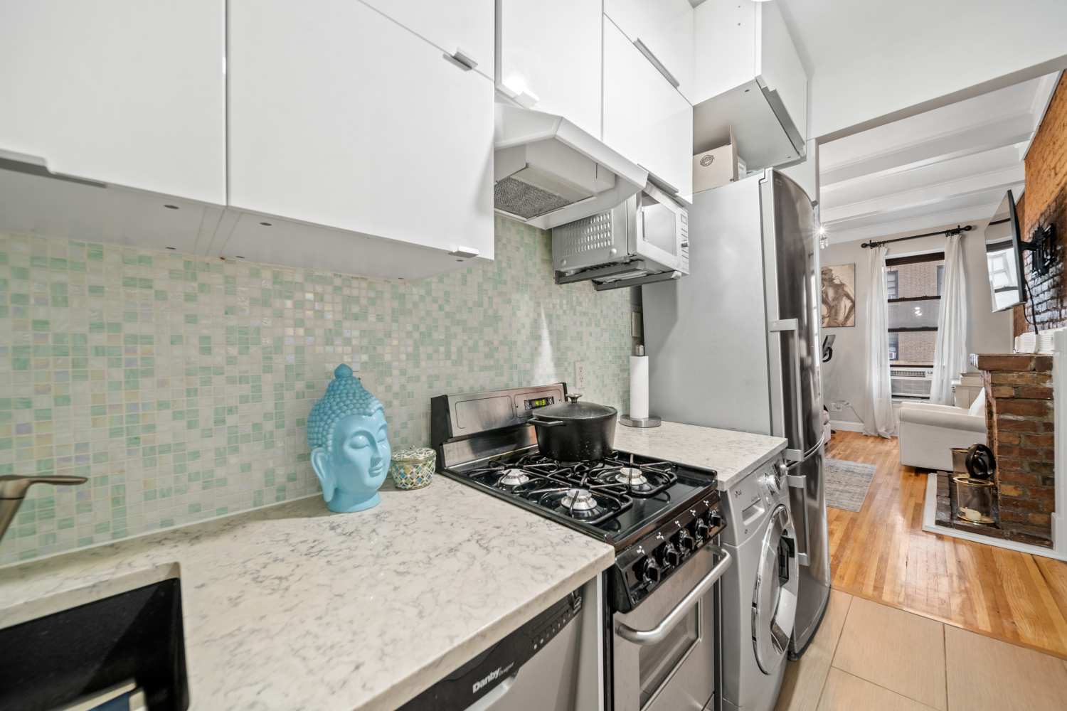 #6 photo, 132 W 71ST Street, Lincoln Square , NY 10023