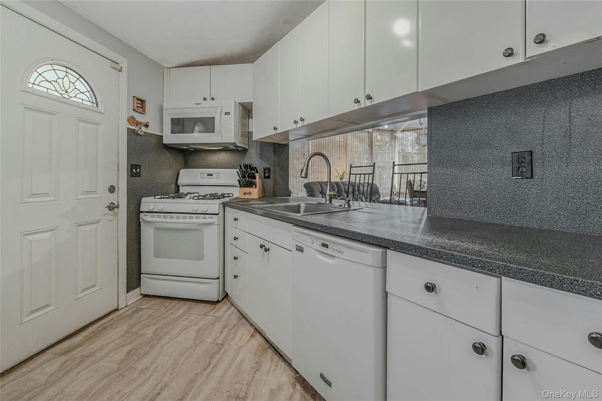 #4 photo, 133 Oak Drive, Baiting Hollow , NY 11933