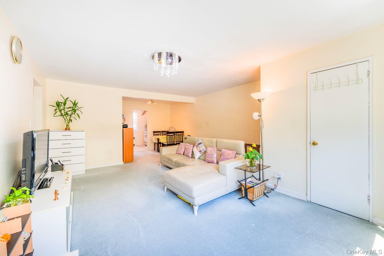 #10 photo, 69-28 kissena Boulevard, Kew Garden Hills , NY 11367